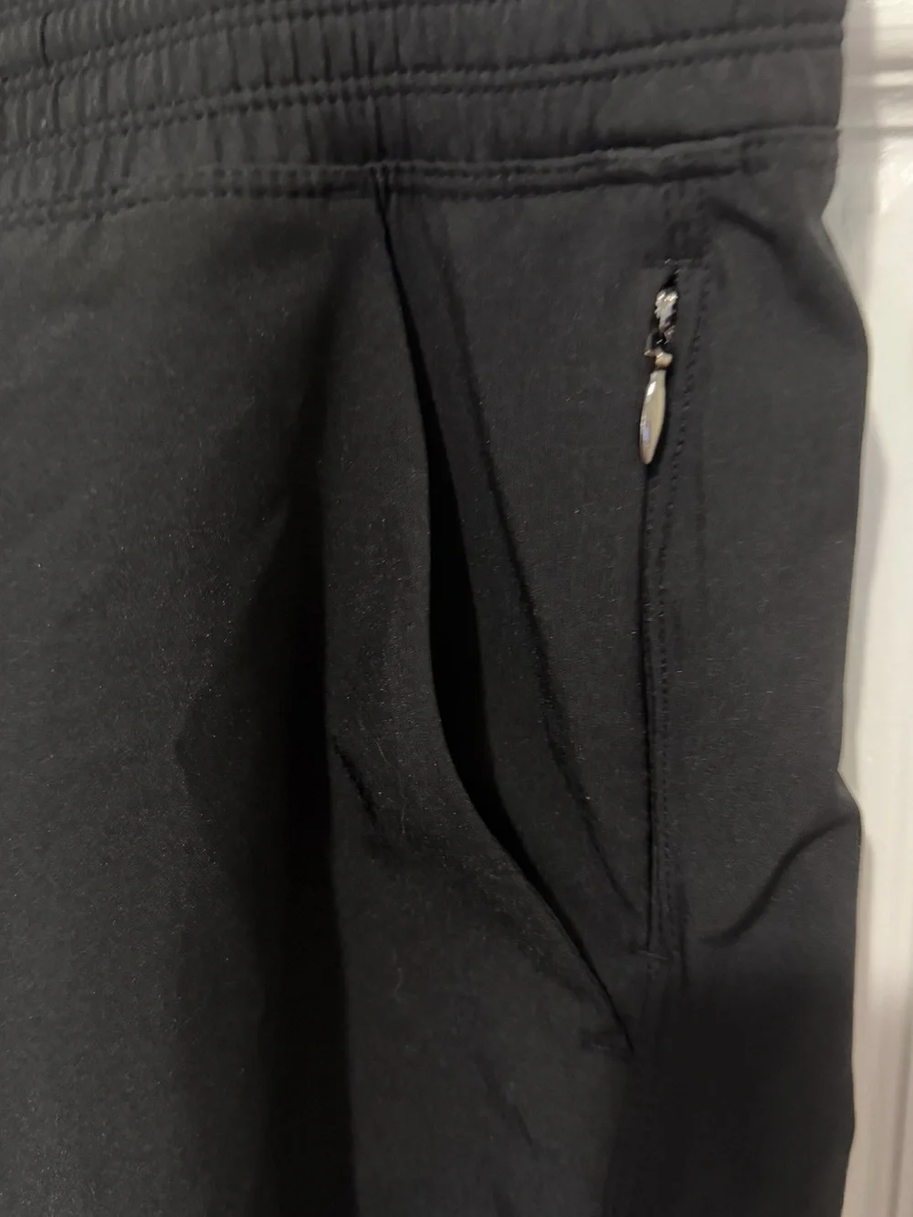 Old Navy Active Black Women's Athletic Shorts with Pockets - Picture 3 of 4